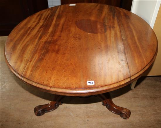 Victorian circular mahogany  breakfast table